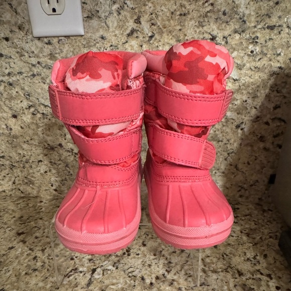 Kids 5/6 pink camo snow boots toddler Velcro - Picture 1 of 5